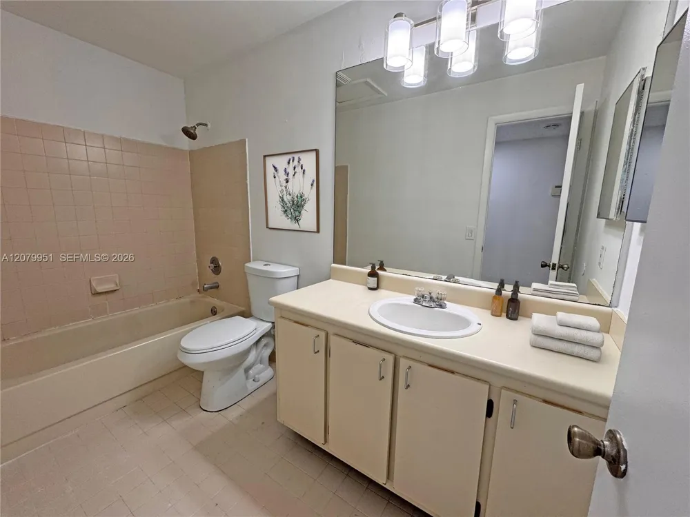 18905 NW 62nd Ave #204 Hialeah, FL 33015
