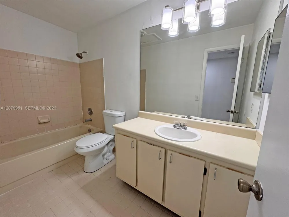 18905 NW 62nd Ave #204 Hialeah, FL 33015