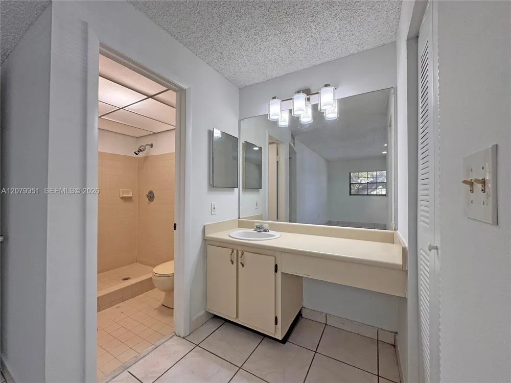 18905 NW 62nd Ave #204 Hialeah, FL 33015
