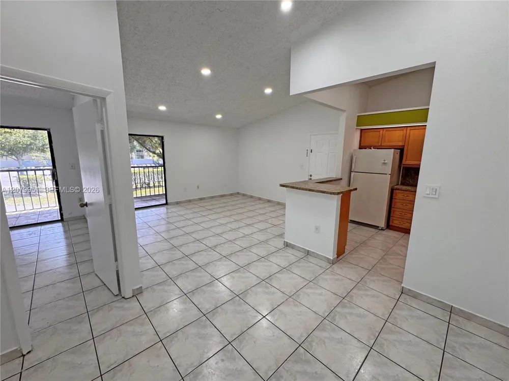 18905 NW 62nd Ave #204 Hialeah, FL 33015