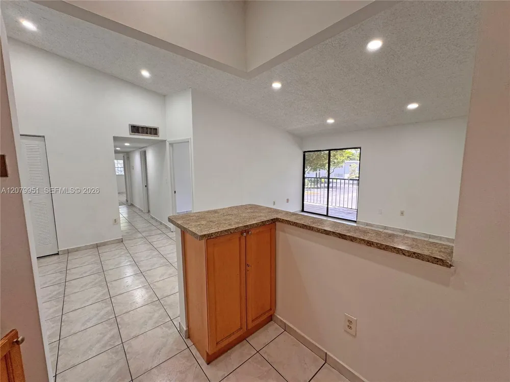 18905 NW 62nd Ave #204 Hialeah, FL 33015