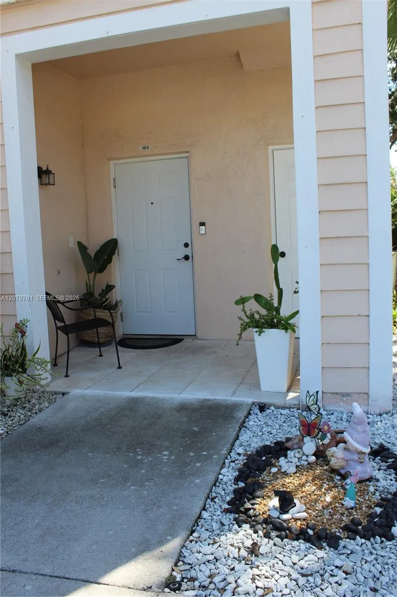 2650 NE 3rd Dr #104 Homestead, FL 33033