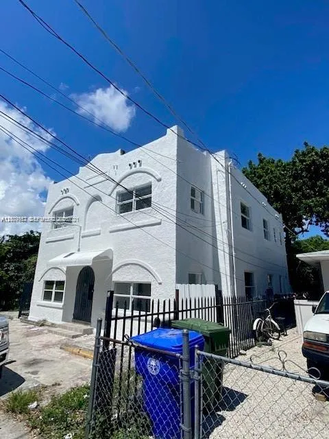 27 NE 60th Ter Miami, FL 33137