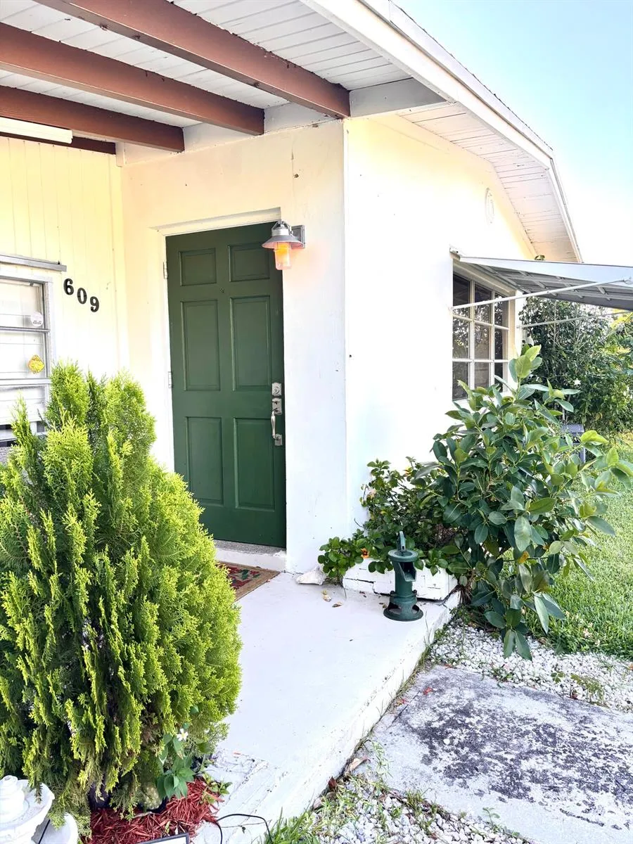 609 S ARNOLD AVENUE Lantana, FL 33462
