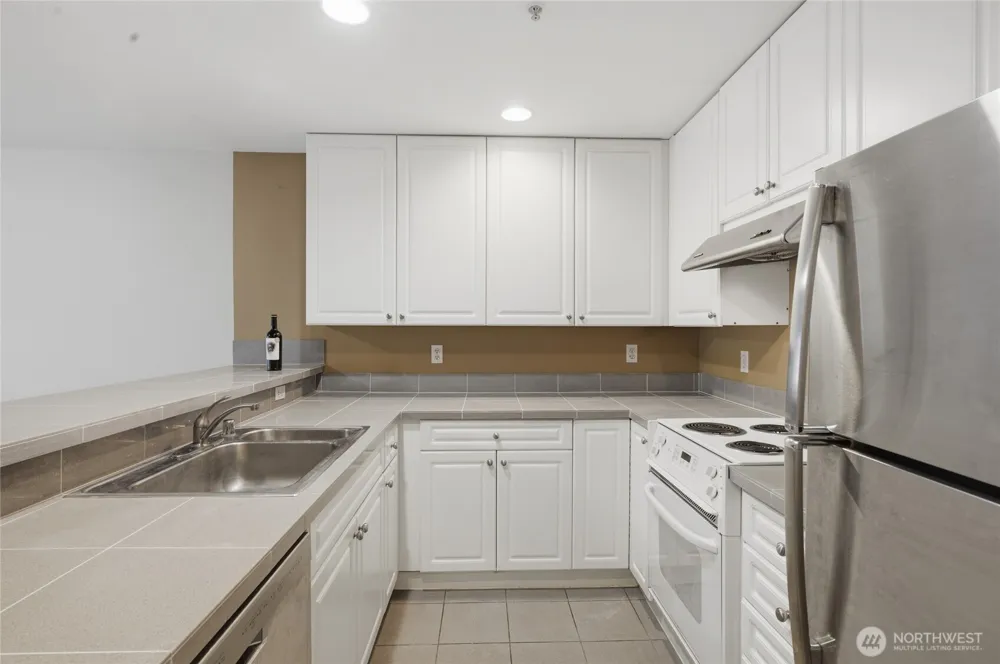 321 10th Avenue S #712 Seattle, WA 98104