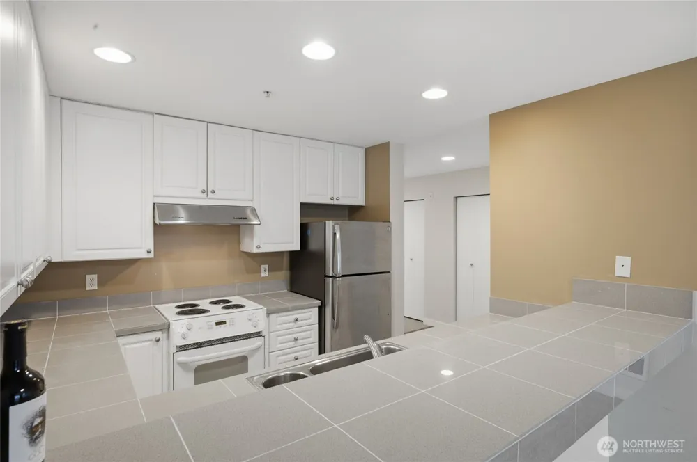 321 10th Avenue S #712 Seattle, WA 98104