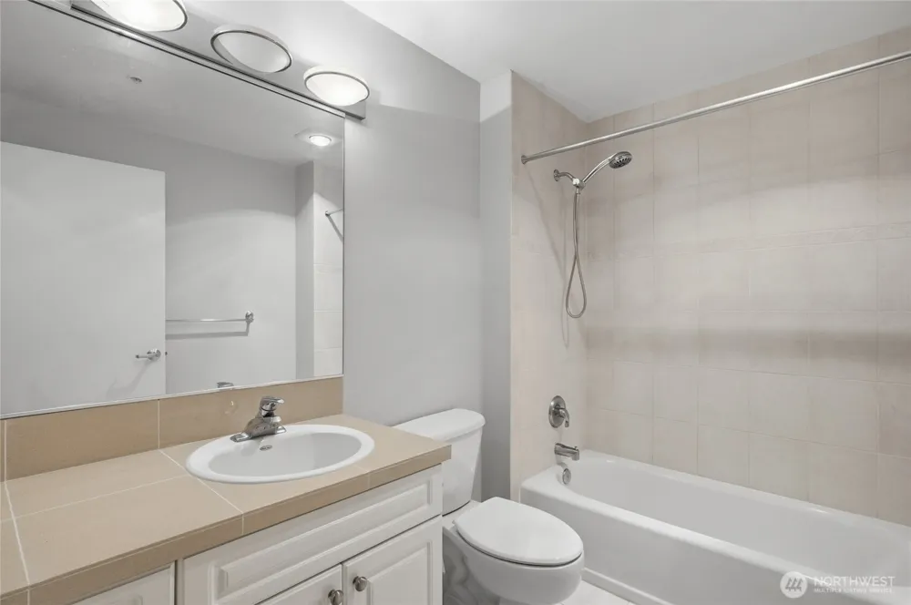 321 10th Avenue S #712 Seattle, WA 98104