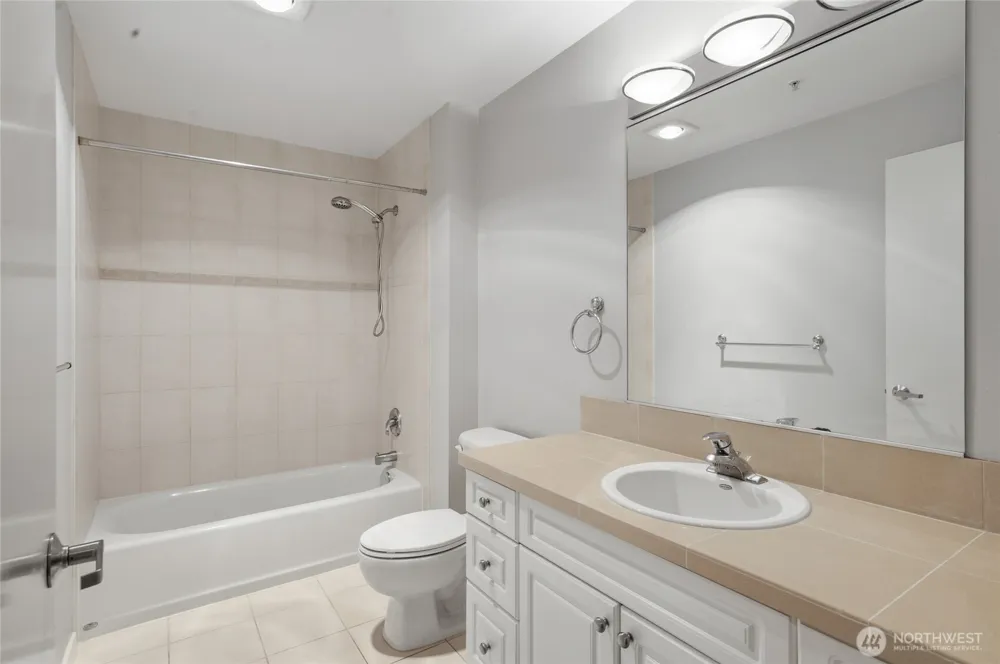 321 10th Avenue S #712 Seattle, WA 98104
