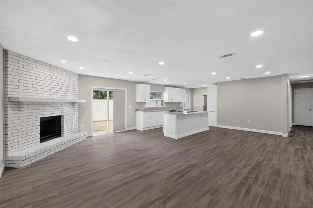 3701 FEATHER DRIVE Lakeland, FL 33812
