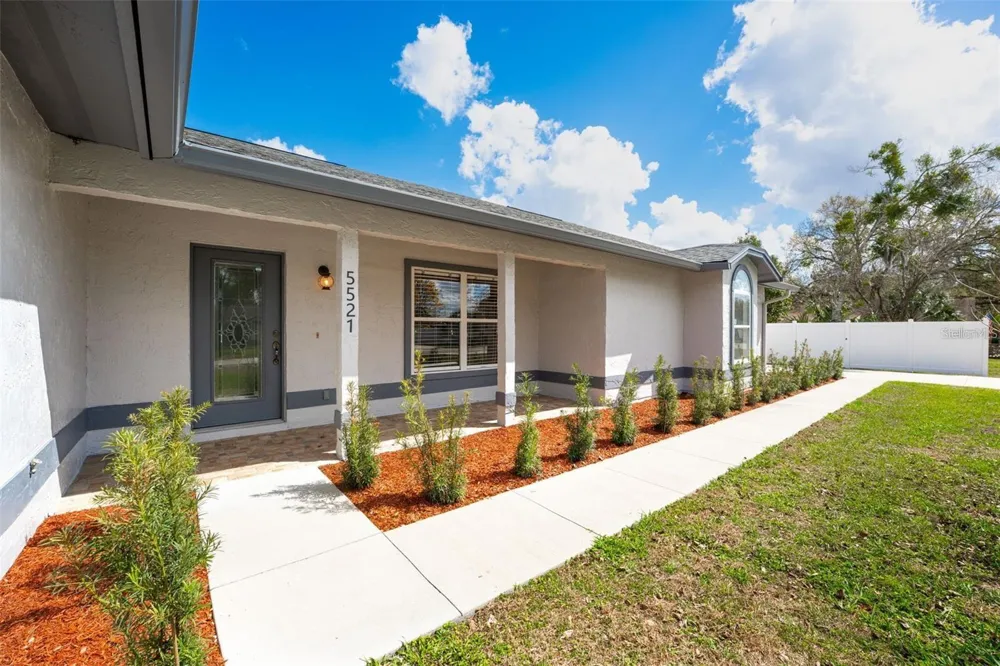 5521 OAK STREET Mount Dora, FL 32757