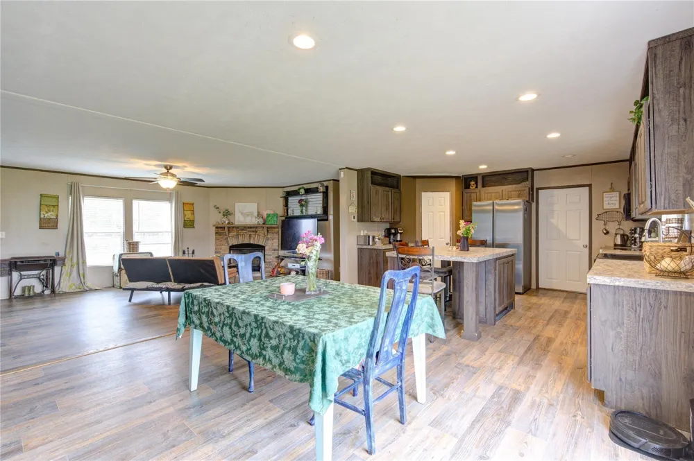 2923 County Road 292 Alvin, TX 77511