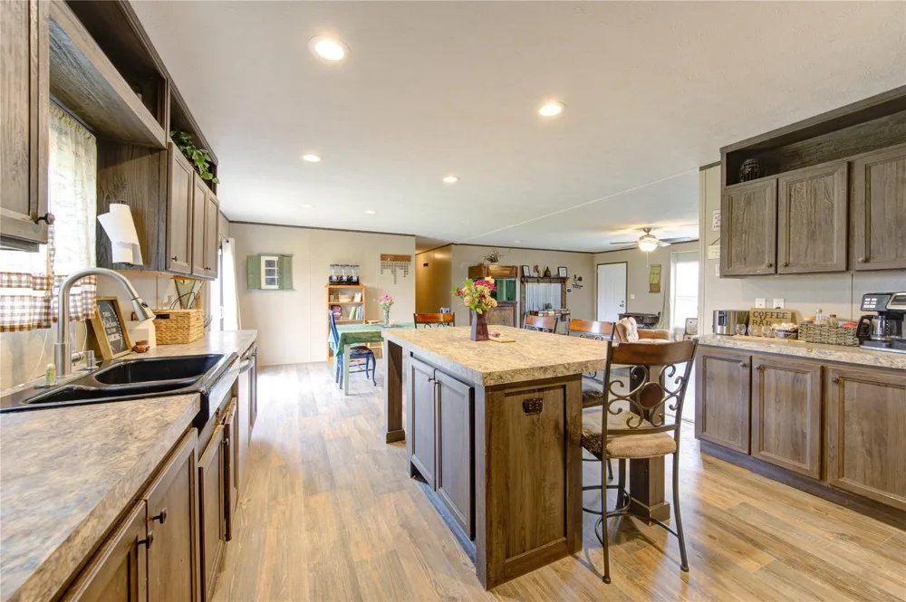 2923 County Road 292 Alvin, TX 77511