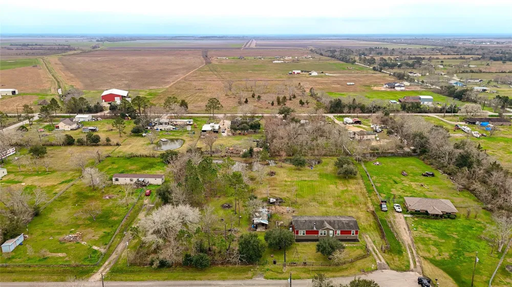 2923 County Road 292 Alvin, TX 77511