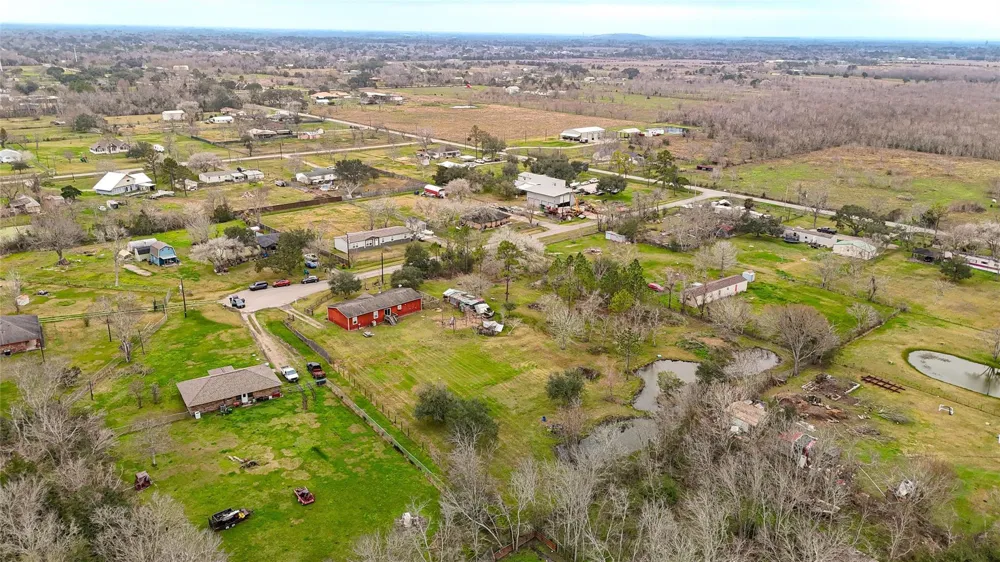2923 County Road 292 Alvin, TX 77511