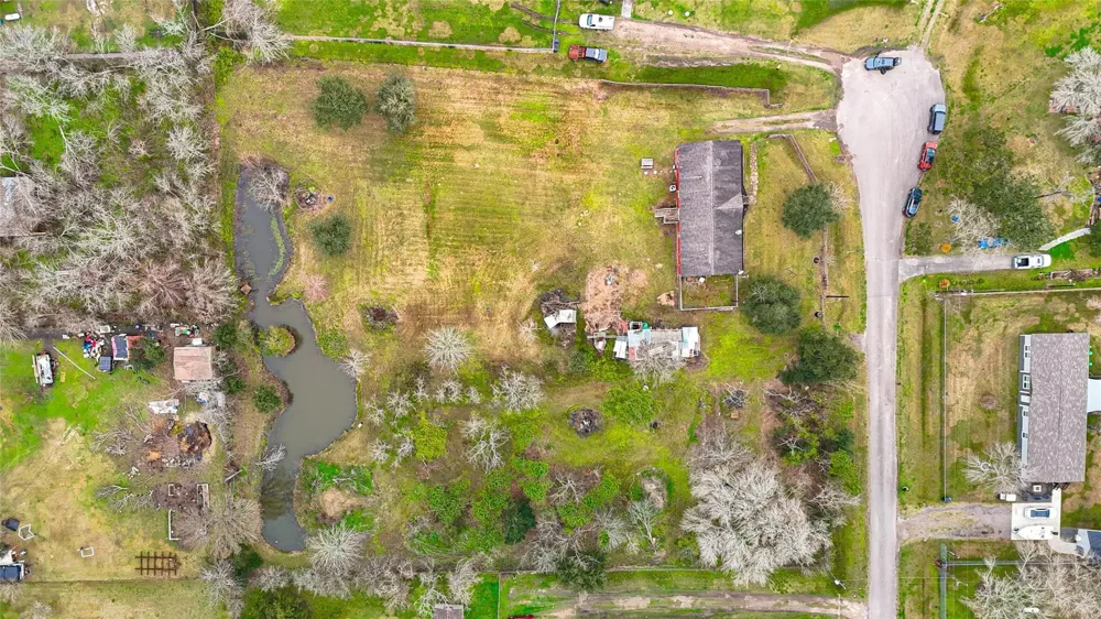 2923 County Road 292 Alvin, TX 77511