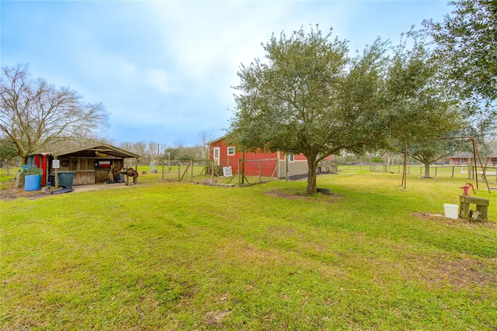 2923 County Road 292 Alvin, TX 77511