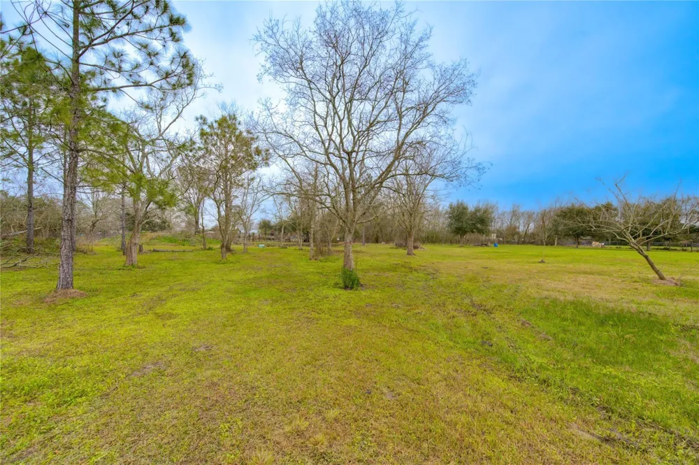 2923 County Road 292 Alvin, TX 77511