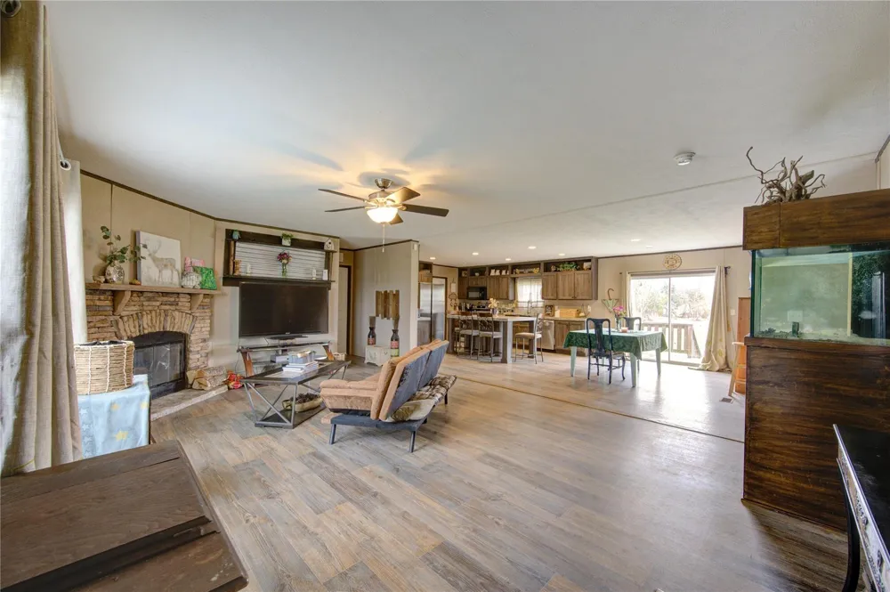 2923 County Road 292 Alvin, TX 77511