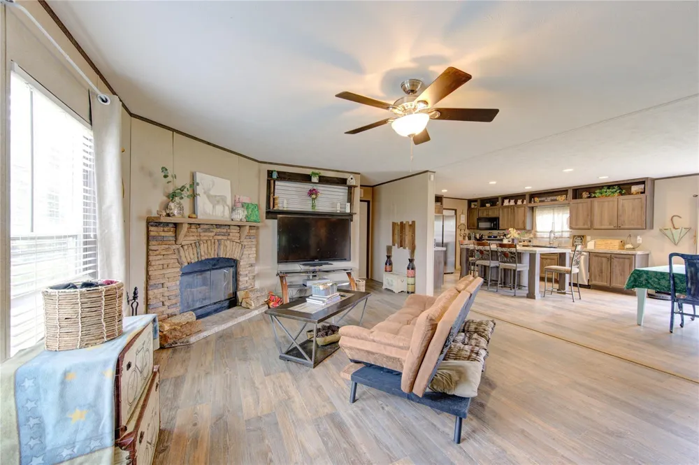 2923 County Road 292 Alvin, TX 77511