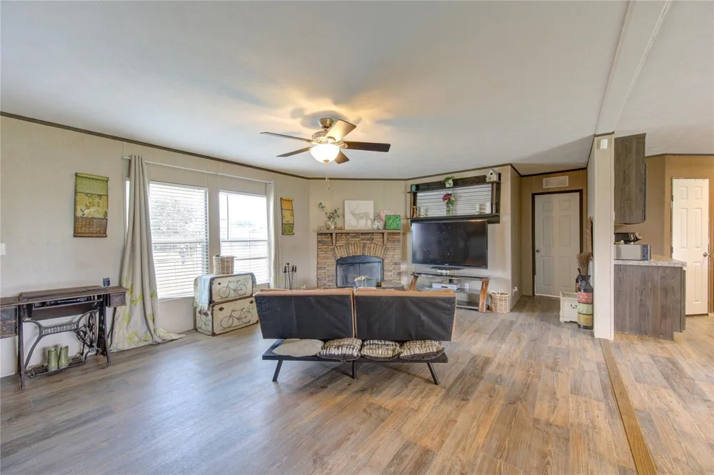 2923 County Road 292 Alvin, TX 77511