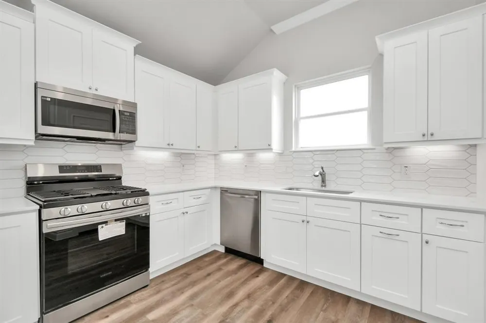 10135 Cabo Del Sol Drive Cleveland, TX 77327