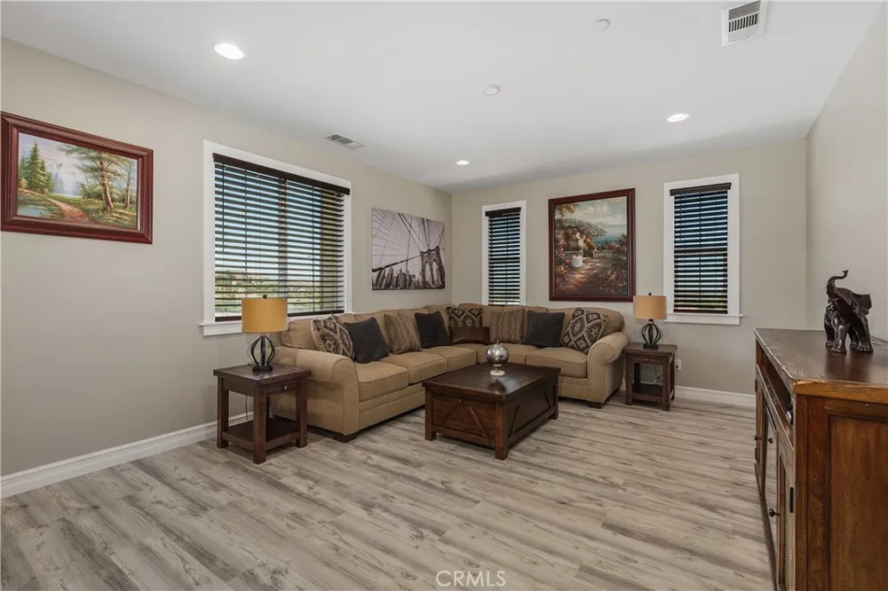 18044 Olivenhain Riverside, CA 92508