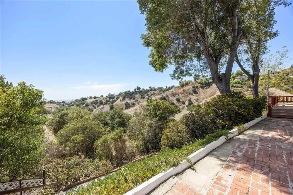 2261 Papaya Drive La Habra Heights, CA 90631
