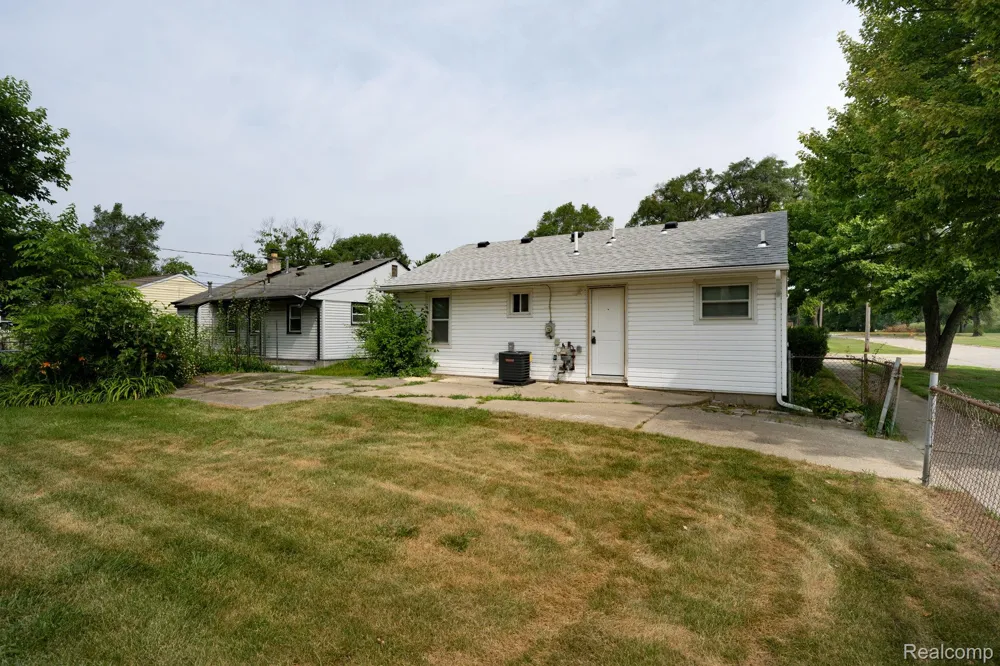 905 Sprague Avenue Madison Heights City, MI 48071
