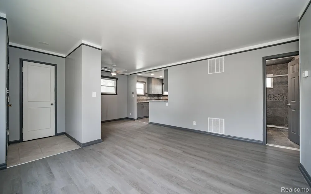 905 Sprague Avenue Madison Heights City, MI 48071
