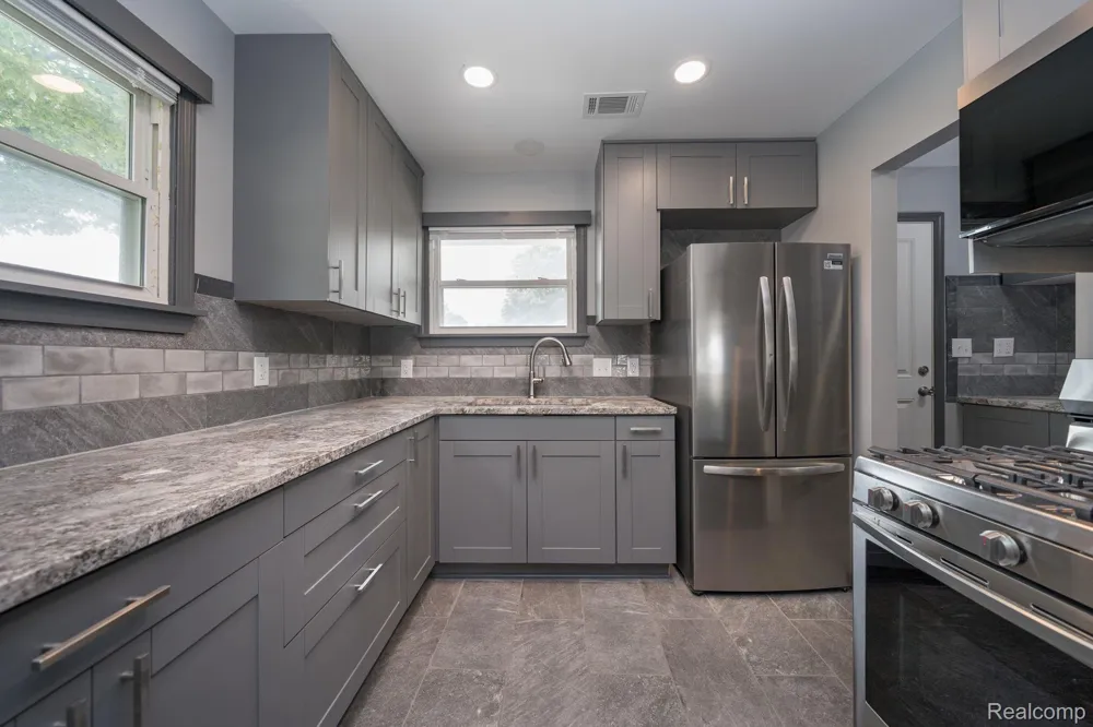 905 Sprague Avenue Madison Heights City, MI 48071