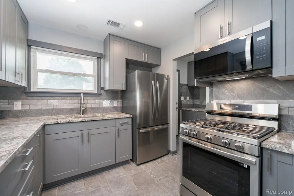 905 Sprague Avenue Madison Heights City, MI 48071