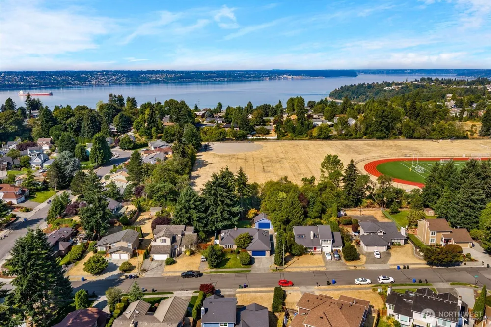 3902 Larchmont Avenue NE Tacoma, WA 98422