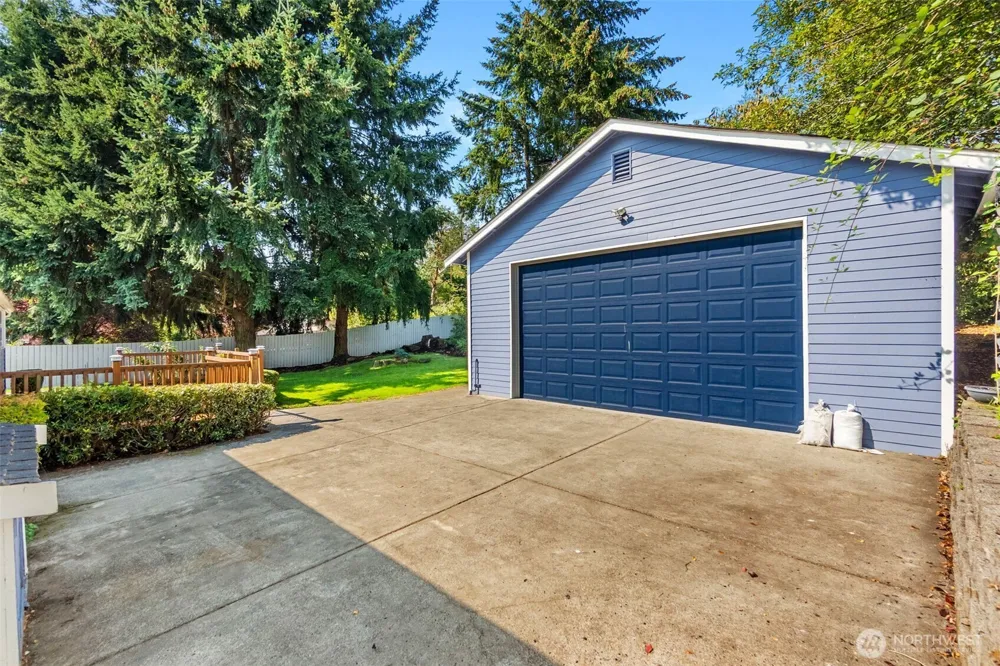 3902 Larchmont Avenue NE Tacoma, WA 98422