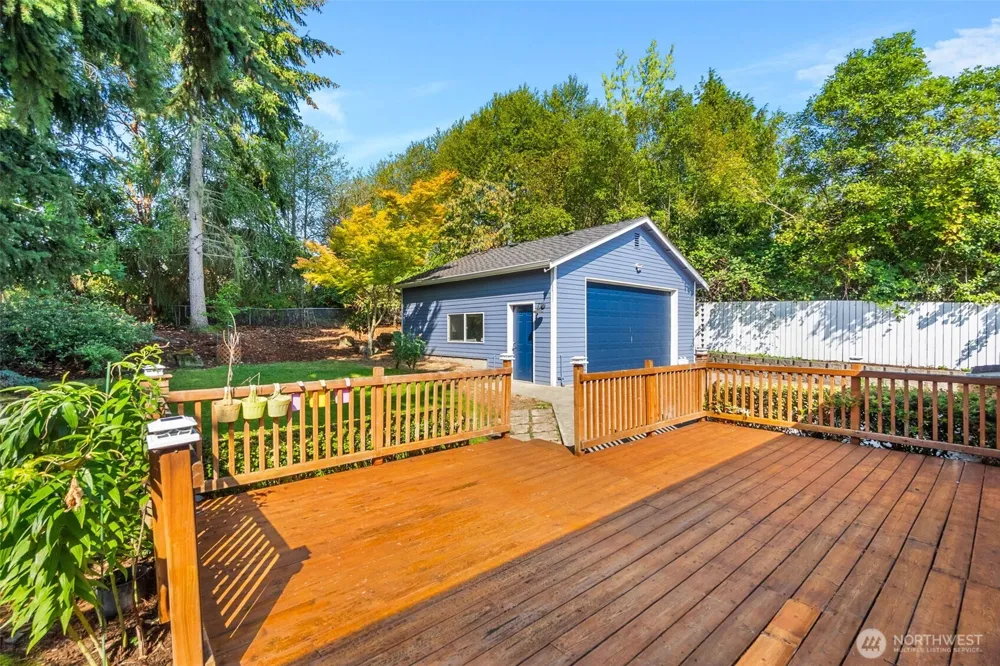 3902 Larchmont Avenue NE Tacoma, WA 98422