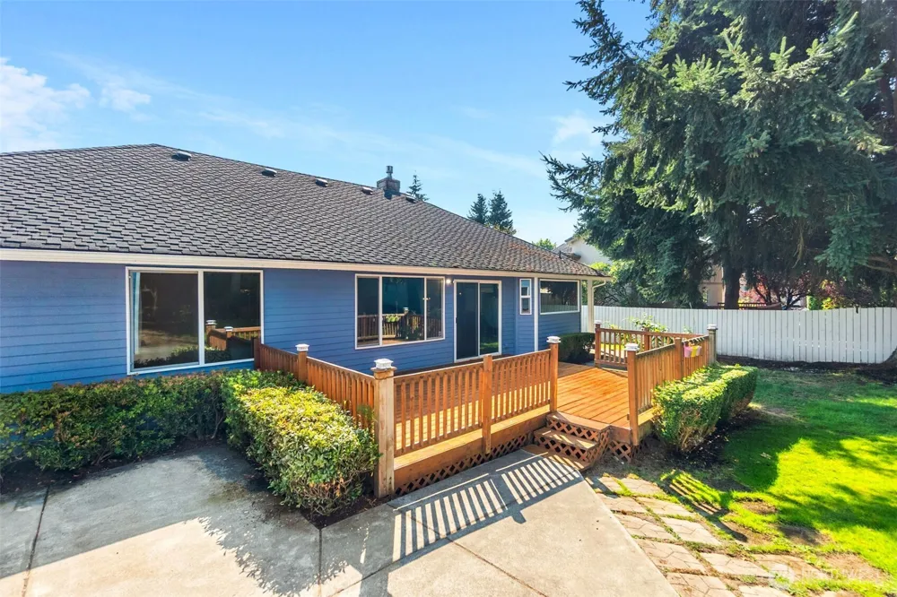 3902 Larchmont Avenue NE Tacoma, WA 98422
