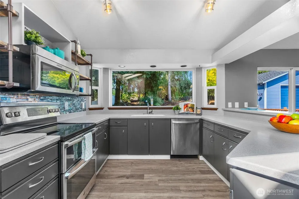 3902 Larchmont Avenue NE Tacoma, WA 98422