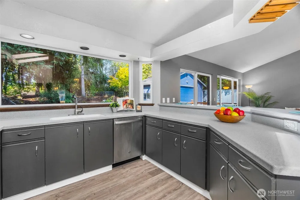 3902 Larchmont Avenue NE Tacoma, WA 98422