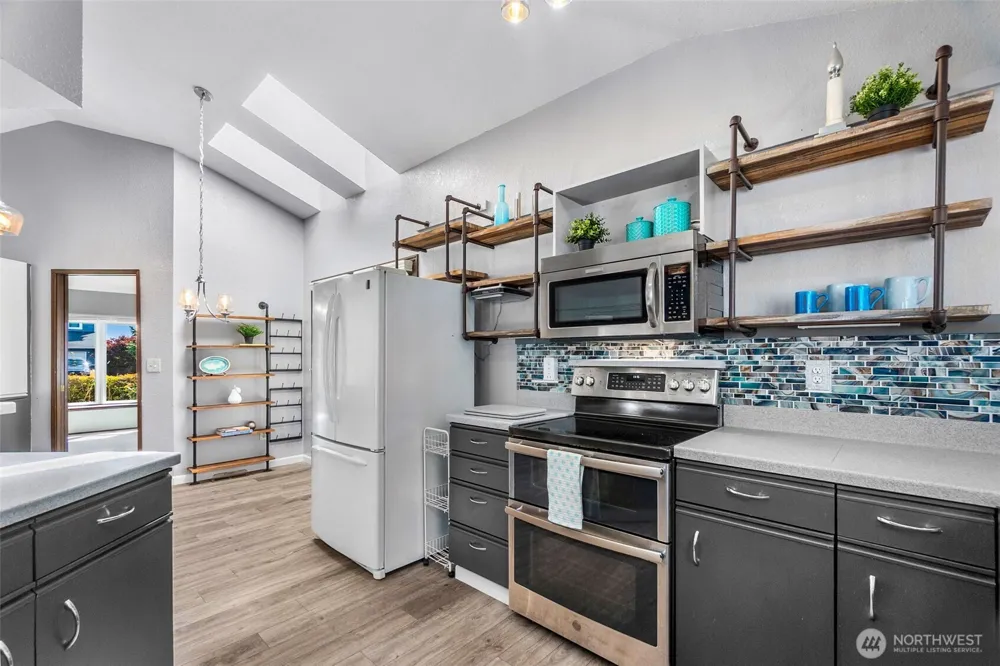 3902 Larchmont Avenue NE Tacoma, WA 98422