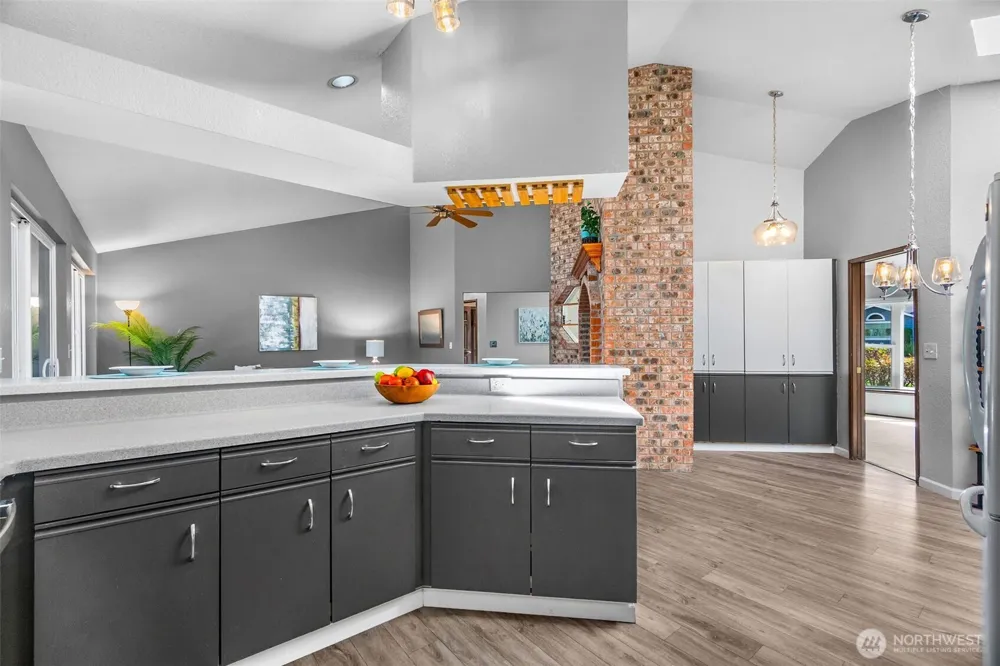 3902 Larchmont Avenue NE Tacoma, WA 98422