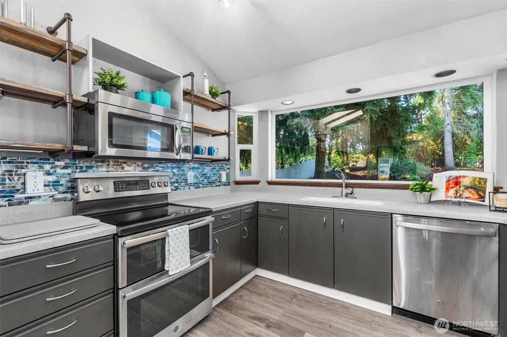 3902 Larchmont Avenue NE Tacoma, WA 98422