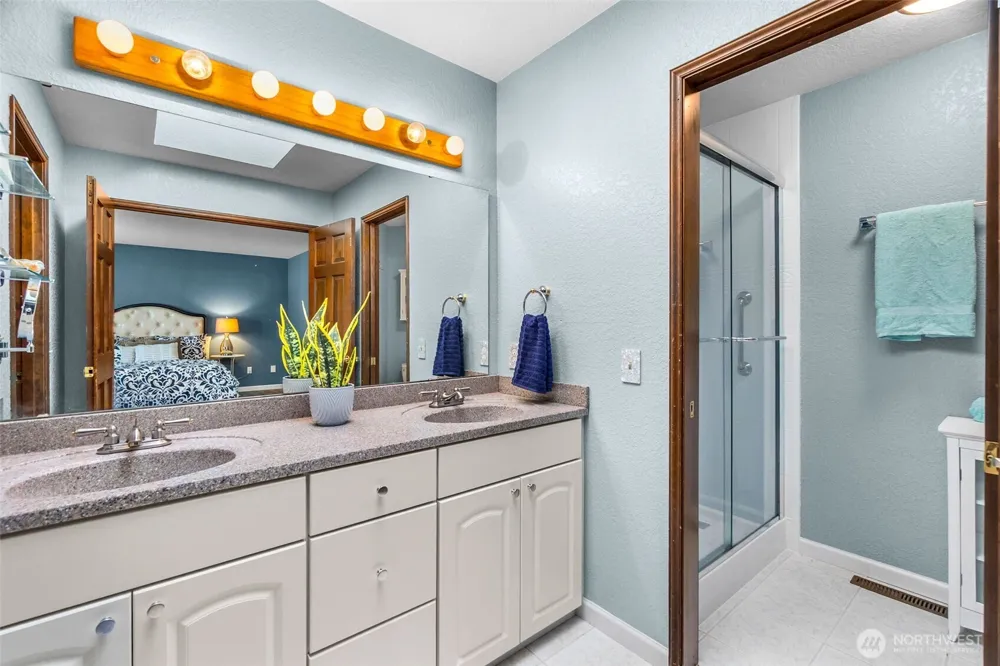 3902 Larchmont Avenue NE Tacoma, WA 98422