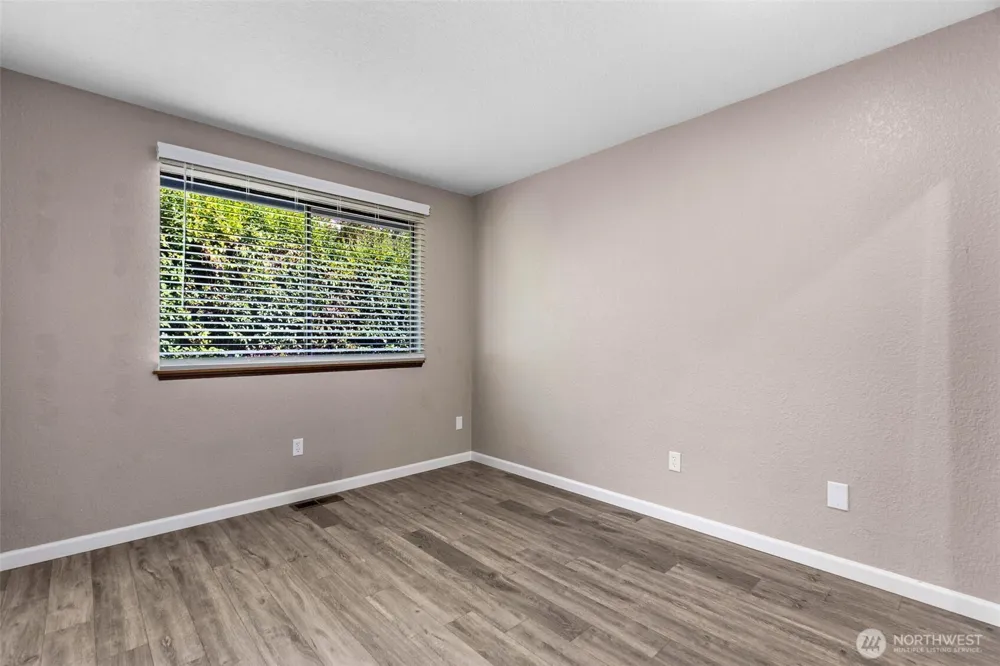3902 Larchmont Avenue NE Tacoma, WA 98422