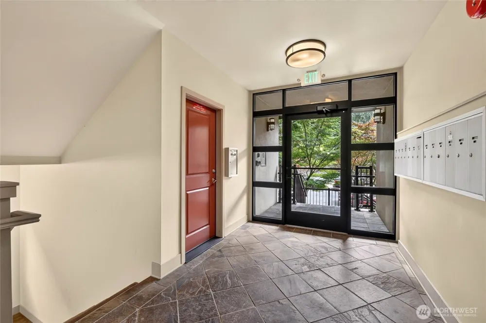 1820 24th Avenue #101 Seattle, WA 98122