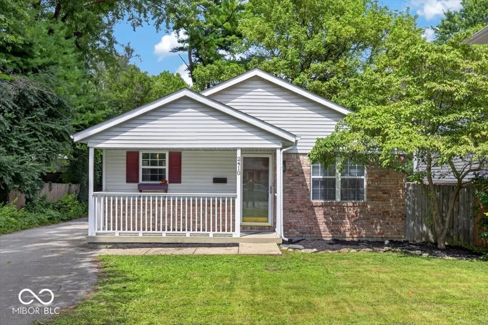 2410 Dell Zell Drive Indianapolis, IN 46220