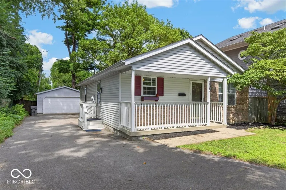 2410 Dell Zell Drive Indianapolis, IN 46220