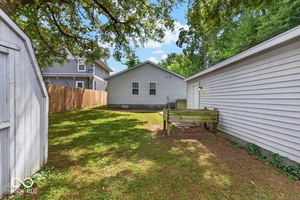 2410 Dell Zell Drive Indianapolis, IN 46220