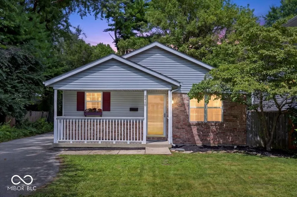 2410 Dell Zell Drive Indianapolis, IN 46220