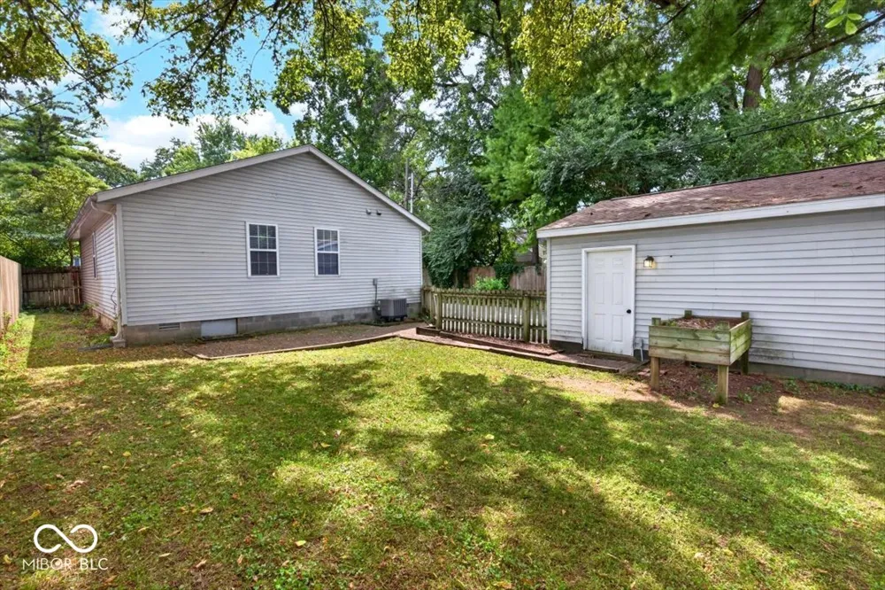 2410 Dell Zell Drive Indianapolis, IN 46220