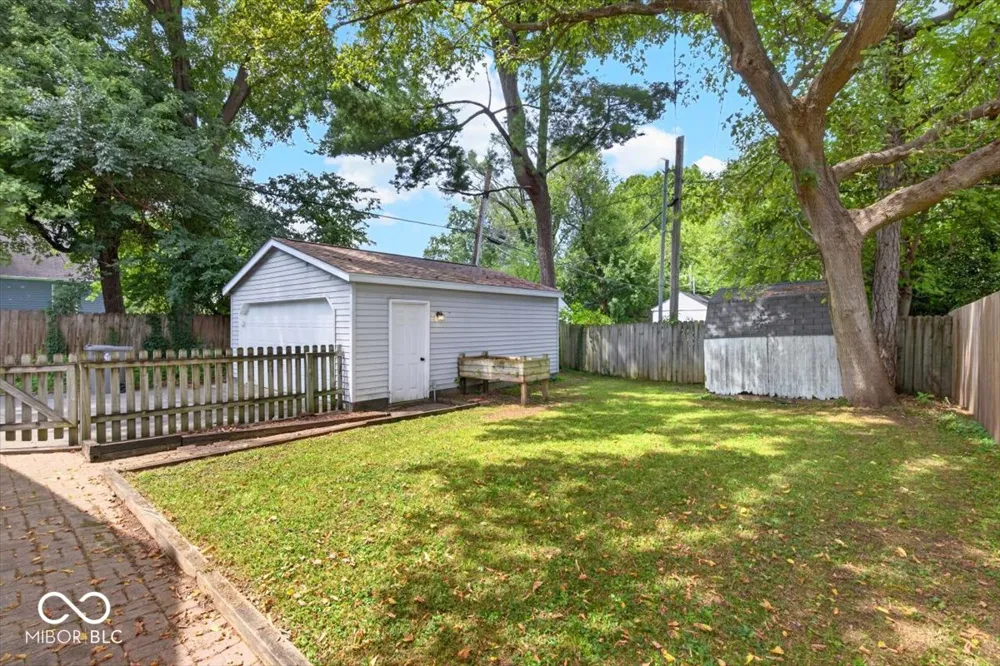 2410 Dell Zell Drive Indianapolis, IN 46220