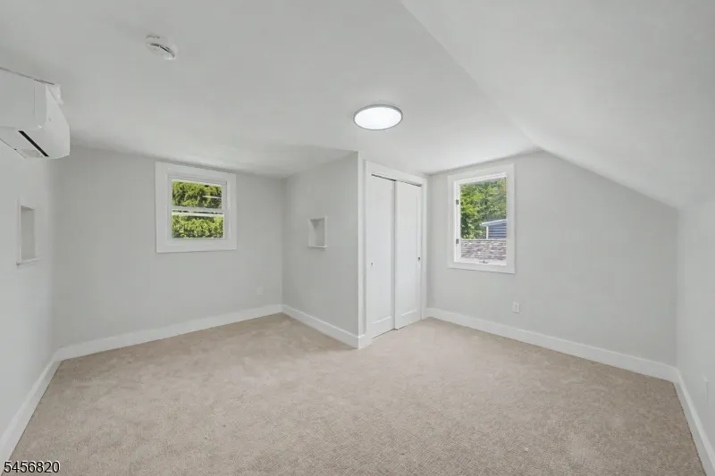 19 Ferndale Rd Wayne, NJ 07470
